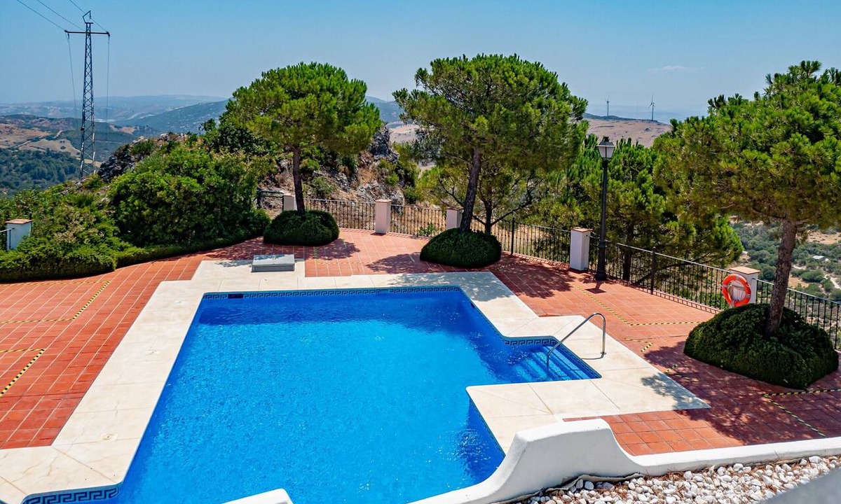 Casares Villa | Villa 'Stylish 3 Bed 2 Bathrooms' with Mountain View, Wi-Fi and Air Conditioning