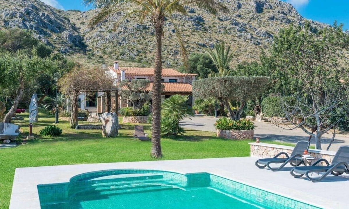 Alcudia Villa | Villa with mountain view and pool - Es Puchet