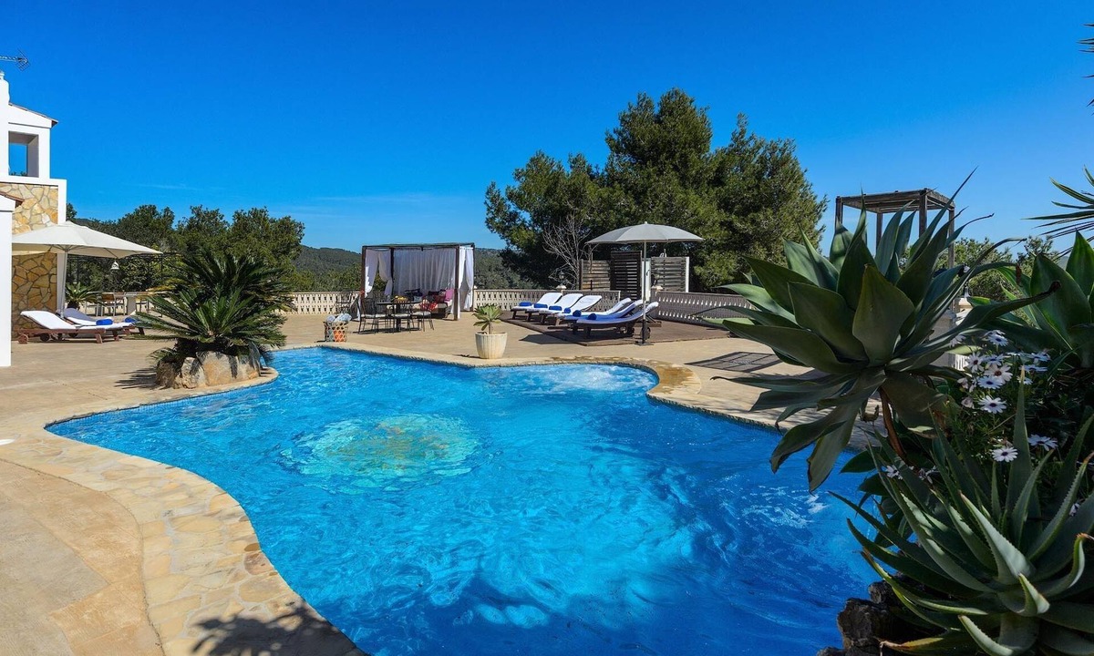 Sant Josep de sa Talaia Ski Chalet | Villa with panoramic views of Ibiza town and the sea with pool and BBQ