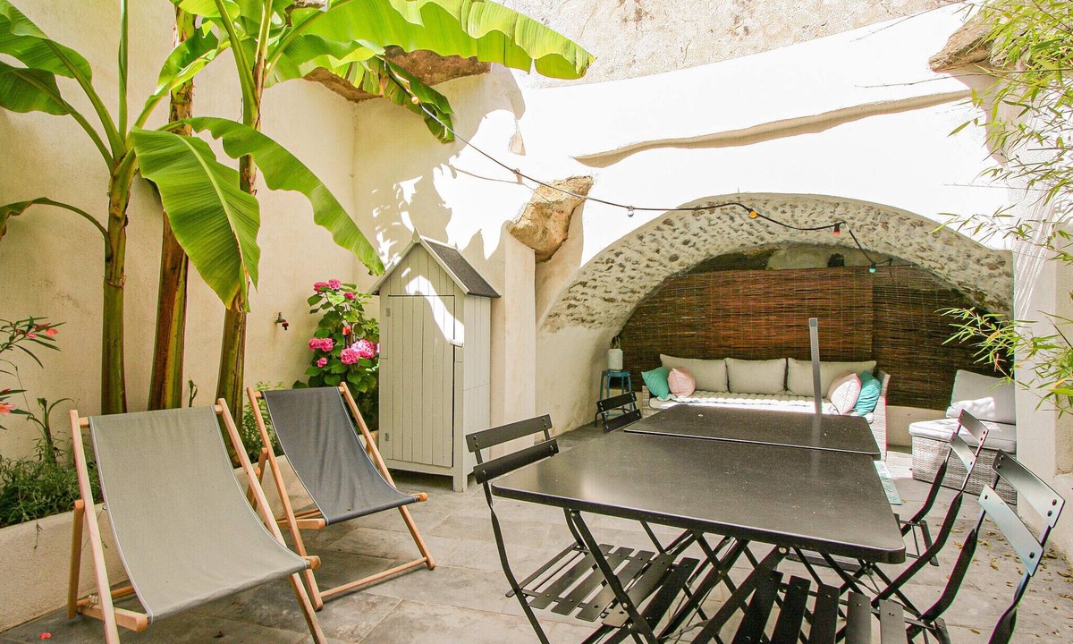 Grignan Ski Chalet | Village House with Terrace – Grignan, Drôme Provençale