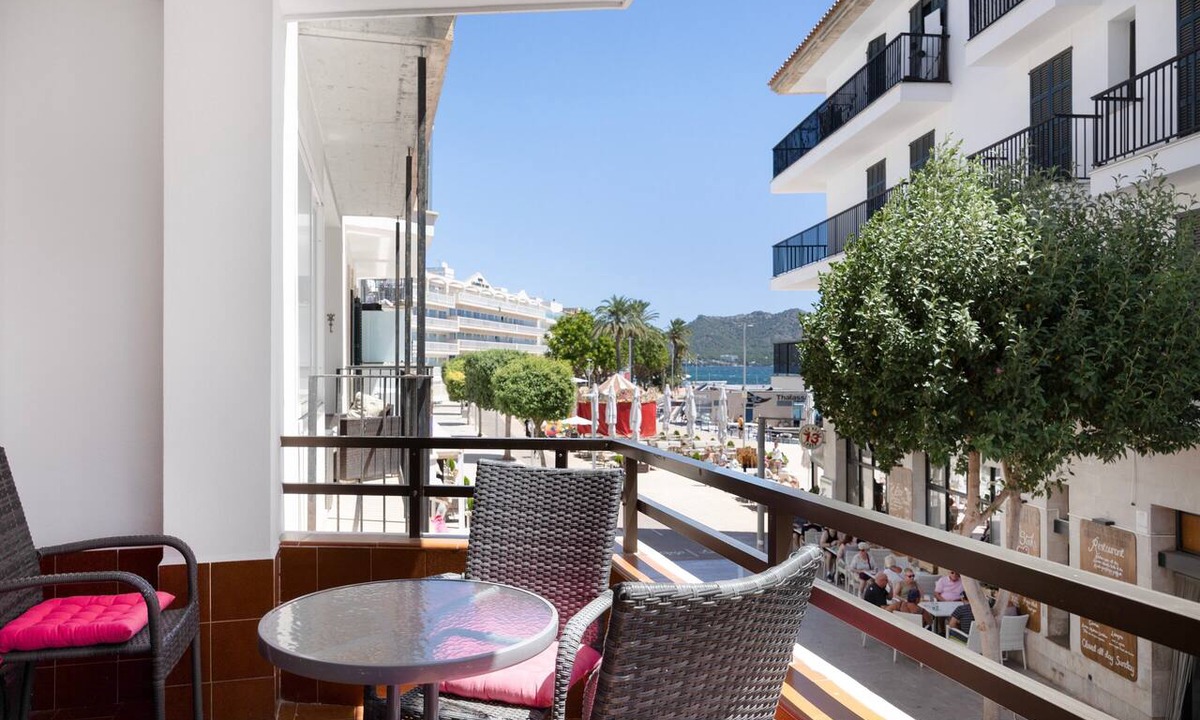 Cala Bona Apartment | Vives Apartment Ref 9002 with Sea View, Wi-Fi, and Air Conditioning