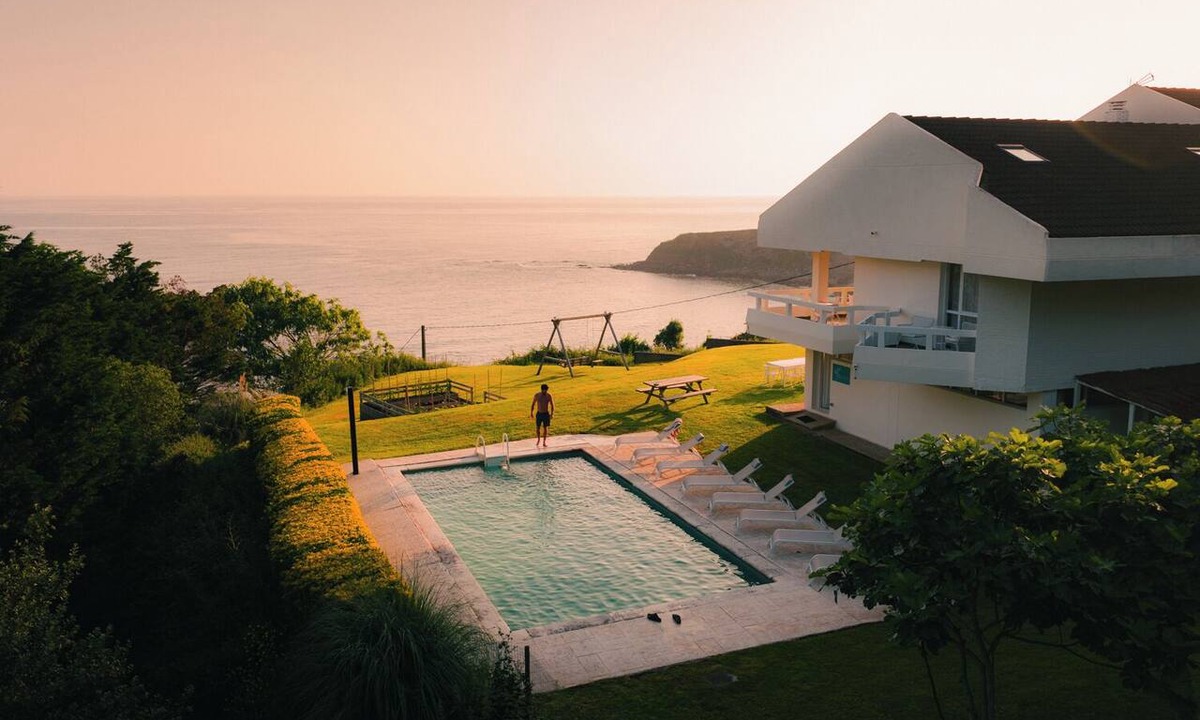 Comillas City Center Villa | Wishome - Large house with a garden and pool in Comillas, 6 minutes from the beach
