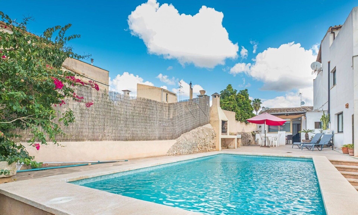 Es Llombards House | Wonderful private villa for 4 people with private pool, A/C, TV, terrace and pets allowed