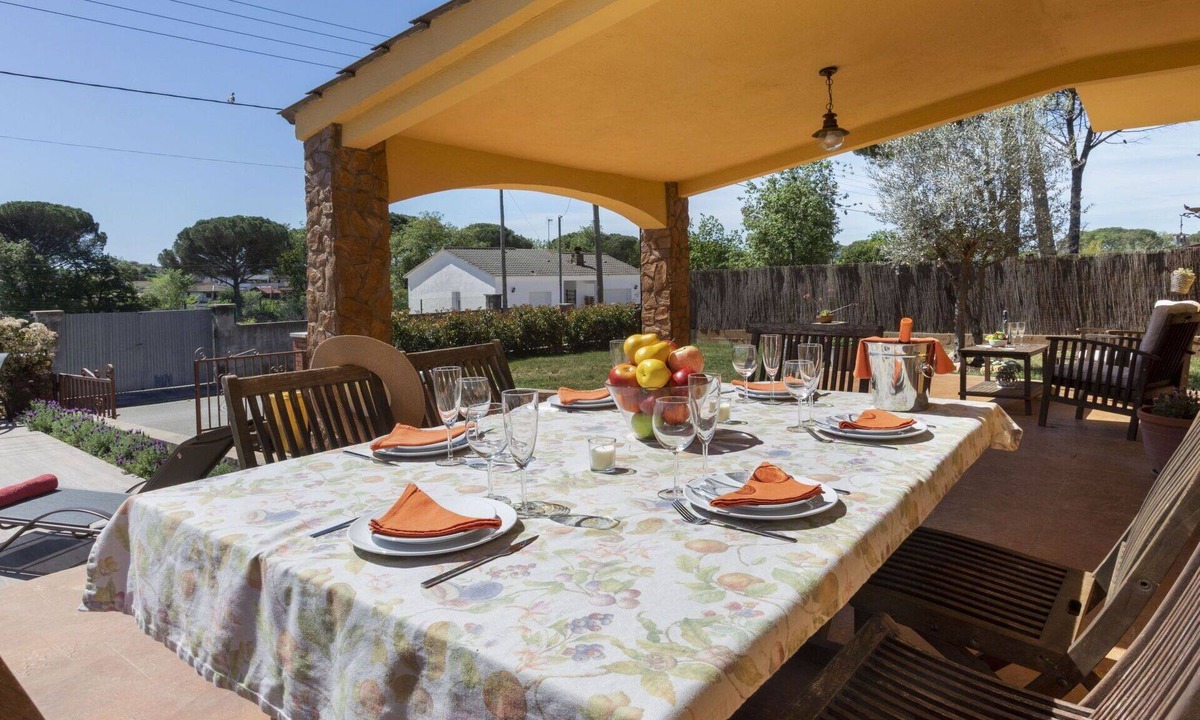 Sils House | Wonderful private villa for 6 people with private pool, WIFI, TV, balcony and pets allowed