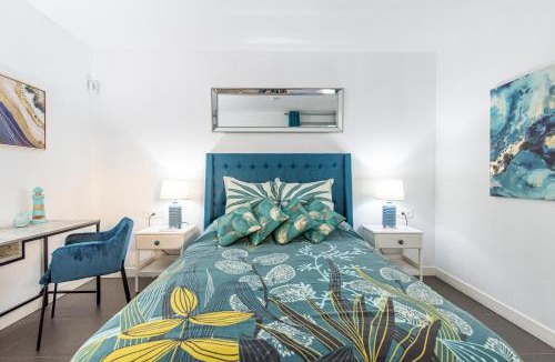 Villaverde Apartment | Ático de Lujo con Jacuzzi Privado en Azotea Vistas