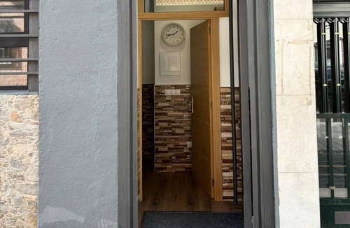 Barajas Apartment | 1 ROOM LOVE ADAPTED