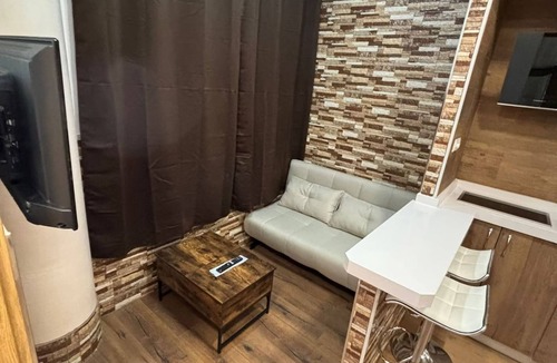 Barajas Apartment | 1 ROOM LOVE ADAPTED