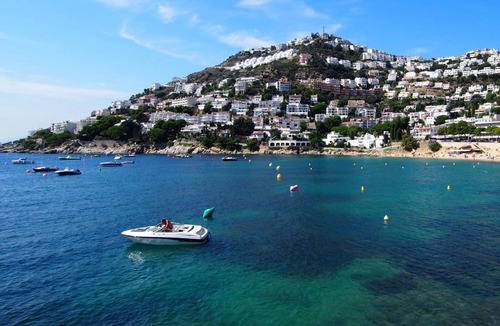 Roses Town Center Apartment | 120 m² Apartment ∙ 3 bedrooms ∙ 6 guests