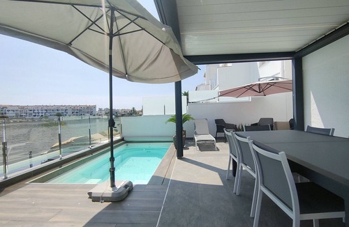 Empuriabrava Ski Chalet | 138-Empuriabrava lovely house overlooking the lake, with pool.