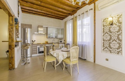 Palacio Apartment | 2-bedroom apartment in beautiful Madrid with AC and fitness room