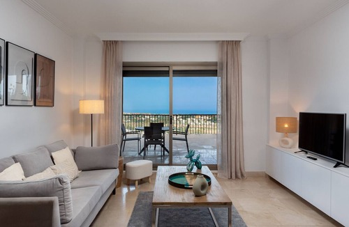 New Golden Mile Apartment | 2BR Apartment with Sea Views in Benahavis