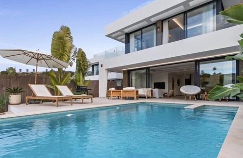 New Golden Mile Villa | 6 BDRM Golfside Luxury Villa w/Pool Jaccuzi