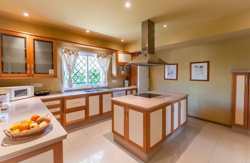 Atalaya-Isdabe Villa | 6 bedroom villa with heated pool and just a short walk to the beach.