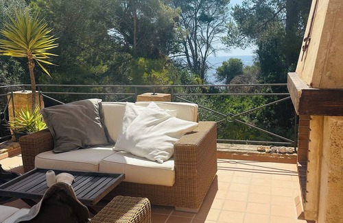 Cala Llombards House | A dreamy Mediterranean retreat in the Mallorcan style, right on the beach & MB
