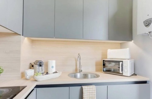 La Nova Esquerra de l'Eixample Apartment | Acomodis Apartments - Cozy 8 bedroom Group Flat 4 Baths Barcelona Eixample 16 pp