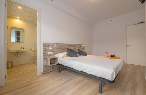 Roses Town Center Hostel | Agi Gloria Rooms 306 Hostel for rent in Roses Girona.