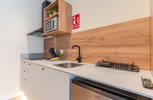 Plaza de Toros-Doctores-San Lazaro Apartment | Alhambra Apartment. Modern, bright, and ideally located.