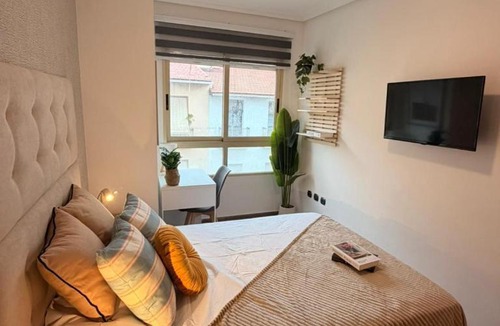 Benalua Apartment | Alicante city room with AC and Wifi