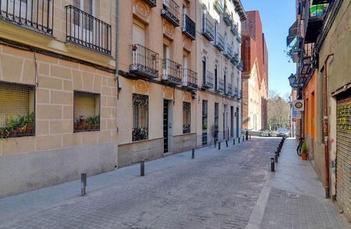 Golden Triangle of Art Apartment | Almaden Apartment