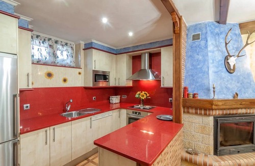 Torrelavega House | 'Alojamientos Marte Room 4' with Shared Terrace and Garden