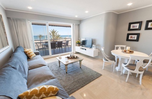 Playa de Gandia Apartment | Amazing apartment decorated, with wifi, in front of the beach, AG TURQUESA 2A Premium - only families