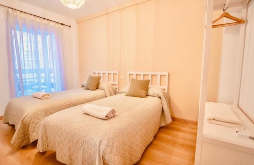 Camino de Ronda Apartment | Apartamento Sol - Centro - 3 Dormitorios para Familias y Grupos - Fácil Aparcamiento