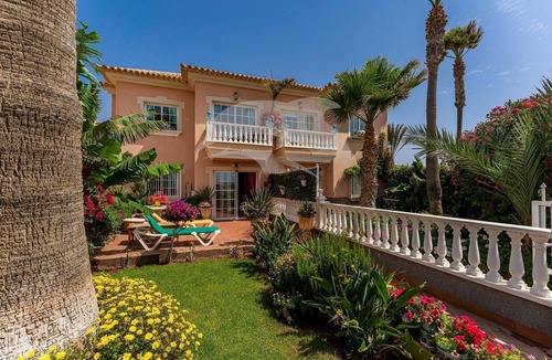 Arenas del Mar Apartment | Apartment with shared heated pool