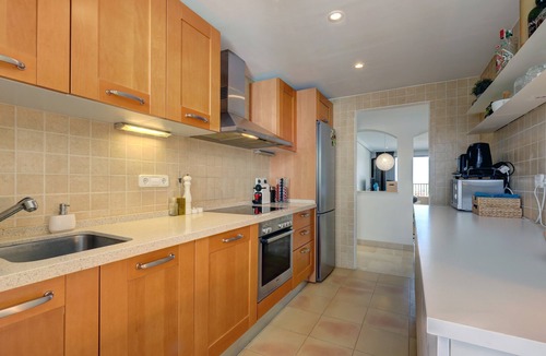 Benahavis Apartment | Apartment '2 Bed-rooms with A View' with Sea View, Wi-Fi and Air Conditioning