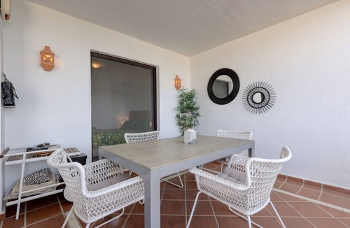 Benahavis Apartment | Apartment '2 Bed-rooms with A View' with Sea View, Wi-Fi and Air Conditioning