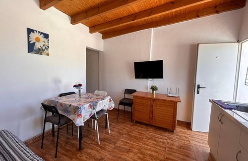 Alojera Apartment | Apartment 'Alquilaencanarias Plaza Alojera 2' with Sea View and Wi-Fi