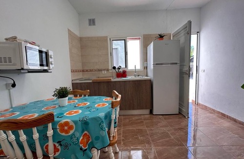 Alojera Apartment | Apartment 'Alquilaencanarias Plaza De Alojera' with Wi-Fi