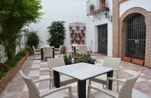 Distrito Centro Apartment | Apartment 'Apartamento Planta Baja' with Shared Terrace, Wi-Fi and Air Conditioning