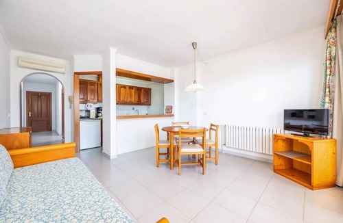 Cala Figuera Apartment | Apartment 'Aptos Villa Sirena Vista Mar' with Shared Pool, Wi-Fi and Air Conditioning