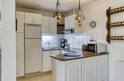 Empuriabrava Apartment | Apartment 'ART-Apartamentos Revilla Tacke G' with Balcony, Shared Pool & Barbecue