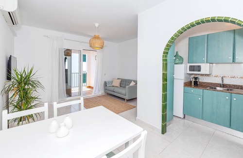Cales Piques Apartment | Apartment 'Biniforcat 28' with Garden View, Wi-Fi and Air Conditioning
