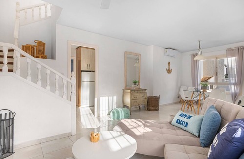 La Zenia Apartment | Apartment 'Casa Reina Arriba Fewo Cabo Roig' with Shared Pool, Wi-Fi and Air Conditioning