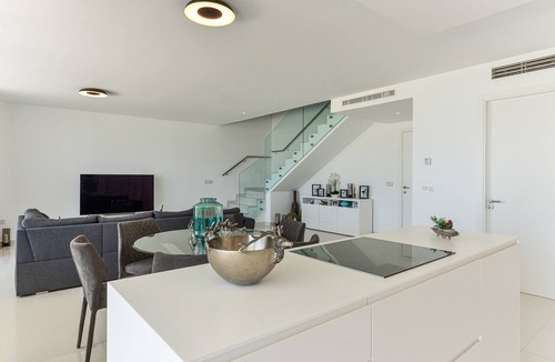 New Golden Mile Apartment | Apartment 'Cataleya 9 Duplex' with Mountain View, Wi-Fi and Air Conditioning