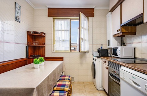 Llanes Apartment | Apartment 'Centro Y Mar En Llanes' with Sea View and Wi-Fi