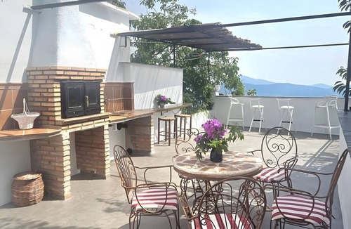 Pitres Apartment | Apartment 'Chaparra Pitres Apart Ferreirola' with Mountain Views, Shared Pool and Wi-Fi