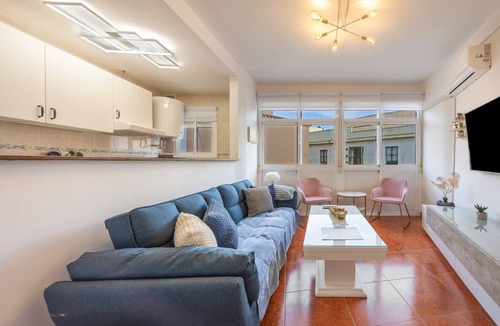 Jerez de la Frontera Old Town Apartment | Apartment 'Apto La Justicia' with Shared Terrace, Wi-Fi and Air Conditioning