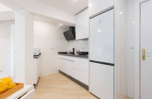 Doctor Barraquer-Grupo Renfe-Policlinico Apartment | Apartment 'Fedriani' with Wi-Fi and Air Conditioning