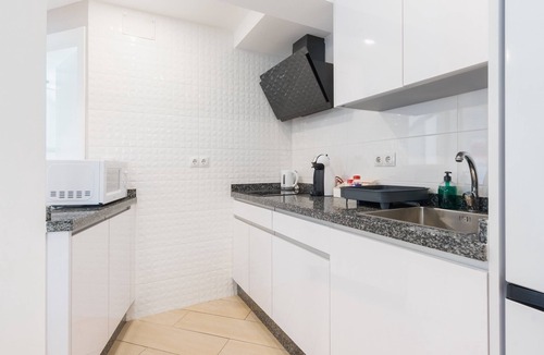 Doctor Barraquer-Grupo Renfe-Policlinico Apartment | Apartment 'Fedriani' with Wi-Fi and Air Conditioning