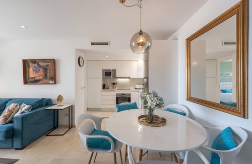 Marbella Seafront Promenade Apartment | Apartment 'Front Line Beach 2 Bedr' with Sea View, Wi-Fi and Air Conditioning