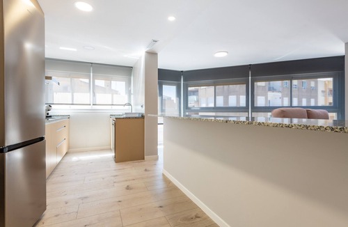 Benicarlo Apartment | Apartment 'Golden Sky 3ª' with Shared Terrace, Wi-Fi and Air Conditioning
