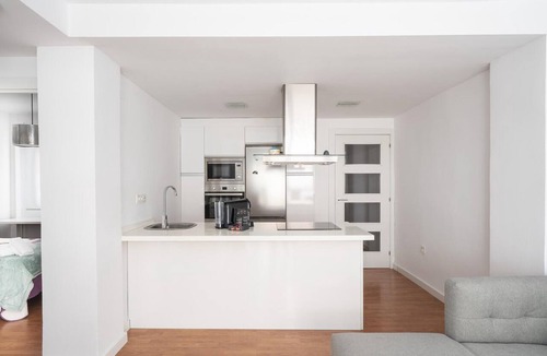 Figares Apartment | Apartment in Granada with modern amenities
