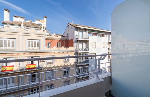 Figares Apartment | APARTMENT IN THE CENTER WITH BALCONY