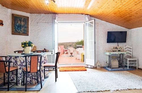 Perena Apartment | Apartment 'La Plazuela De Mari II' with Balcony and Wi-Fi