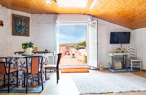 Perena Apartment | Apartment 'La Plazuela De Mari II' with Balcony and Wi-Fi