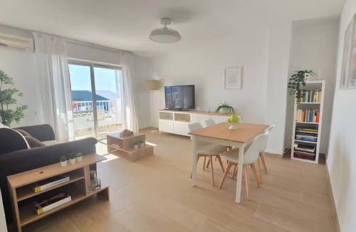 La Herradura Apartment | Apartment 'La Herradura' with Sea View, Wi-Fi and Air Conditioning
