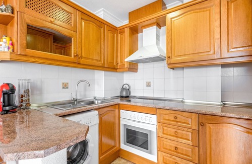 La Regia Apartment | Apartment 'Mandarín Playamarina 2' with Shared Pool, Wi-Fi and Air Conditioning